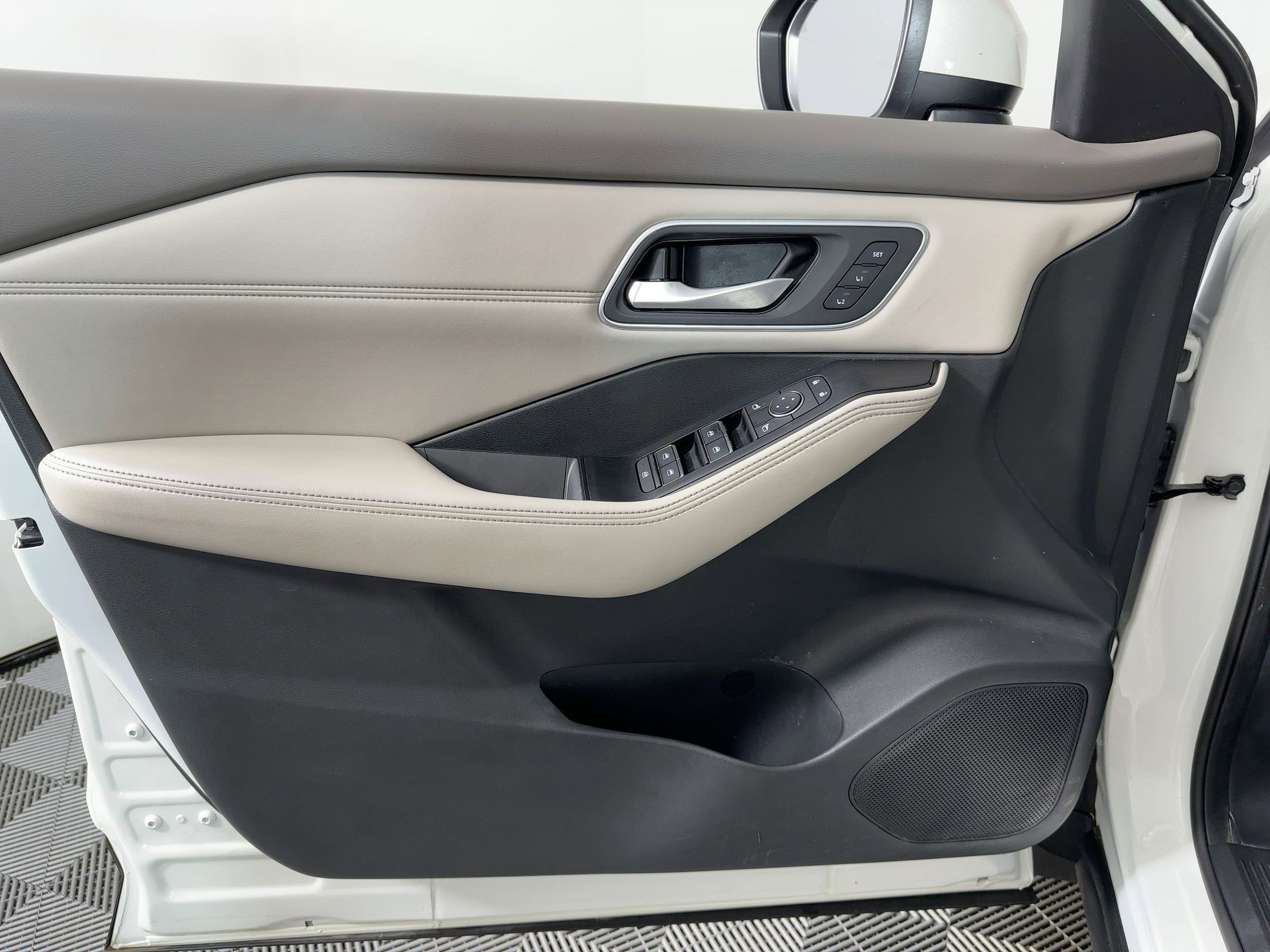 Used 2021 Nissan Rogue SL w/ Premium Package image 10