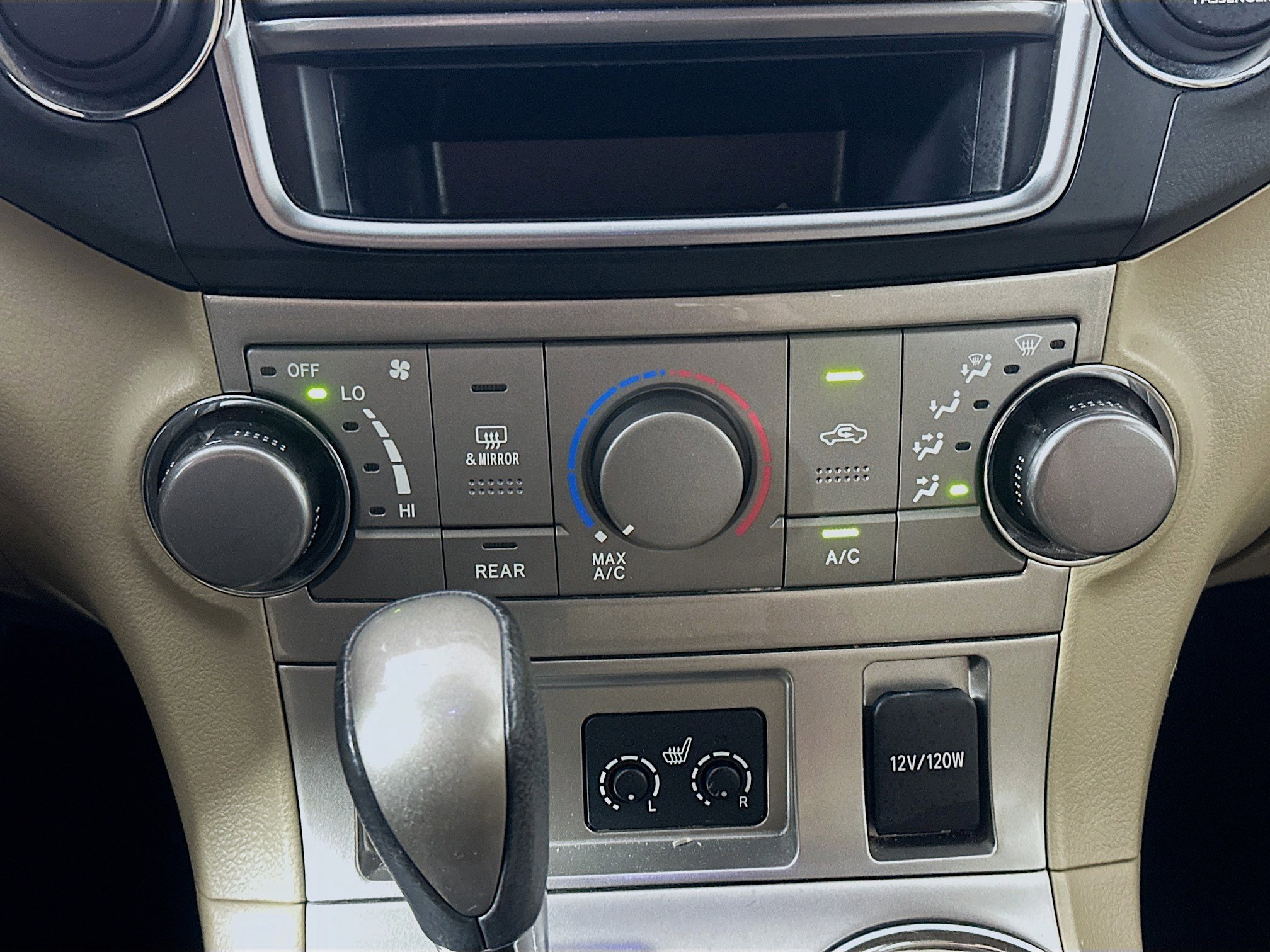 Used 2013 Toyota Highlander SE image 22