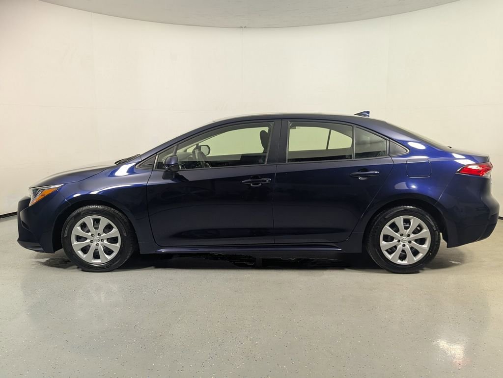 Used 2022 Toyota Corolla LE FWD image 4