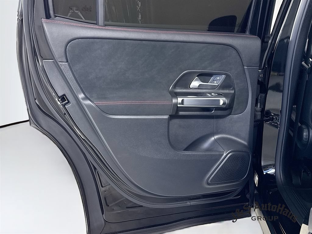 Used 2022 Mercedes-Benz GLB 250 4MATIC image 32