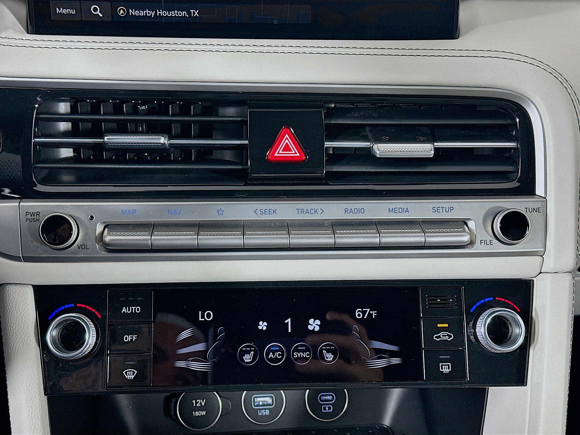 Used 2025 Genesis G70 2.5T image 24