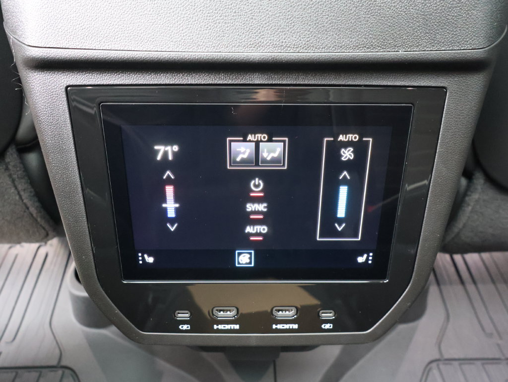 New 2026 GMC Yukon XL Denali Ultimate w/ LPO, Floor Liner Package AWD/4WD image 33