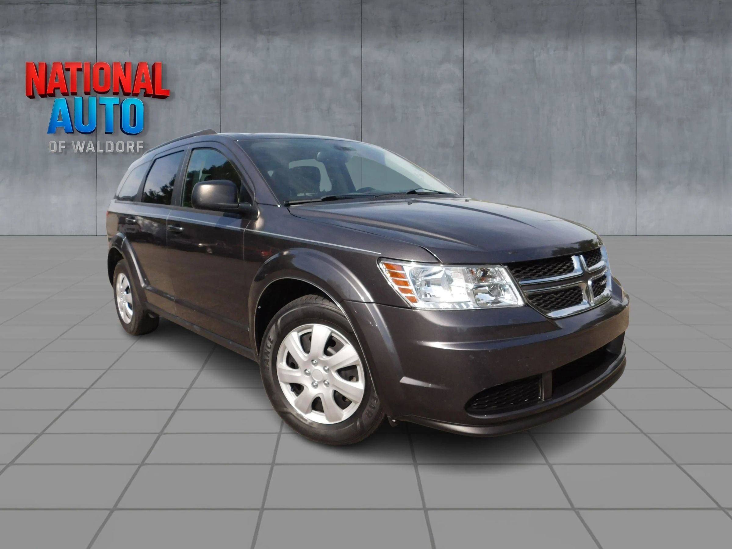 Used 2019 Dodge Journey SE FWD image 1