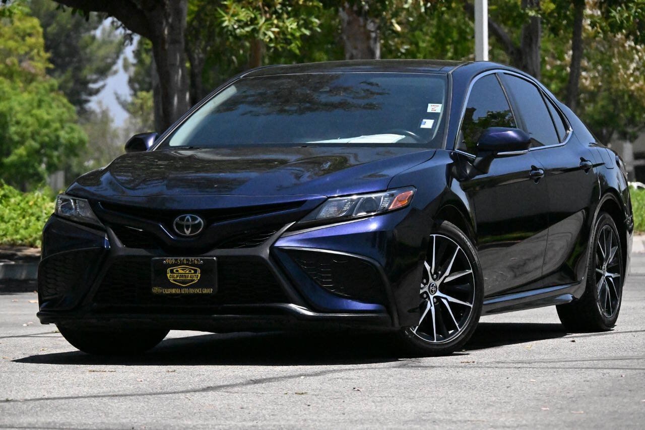 Used 2022 Toyota Camry SE w/ Carpet Mat Package (TMS)
