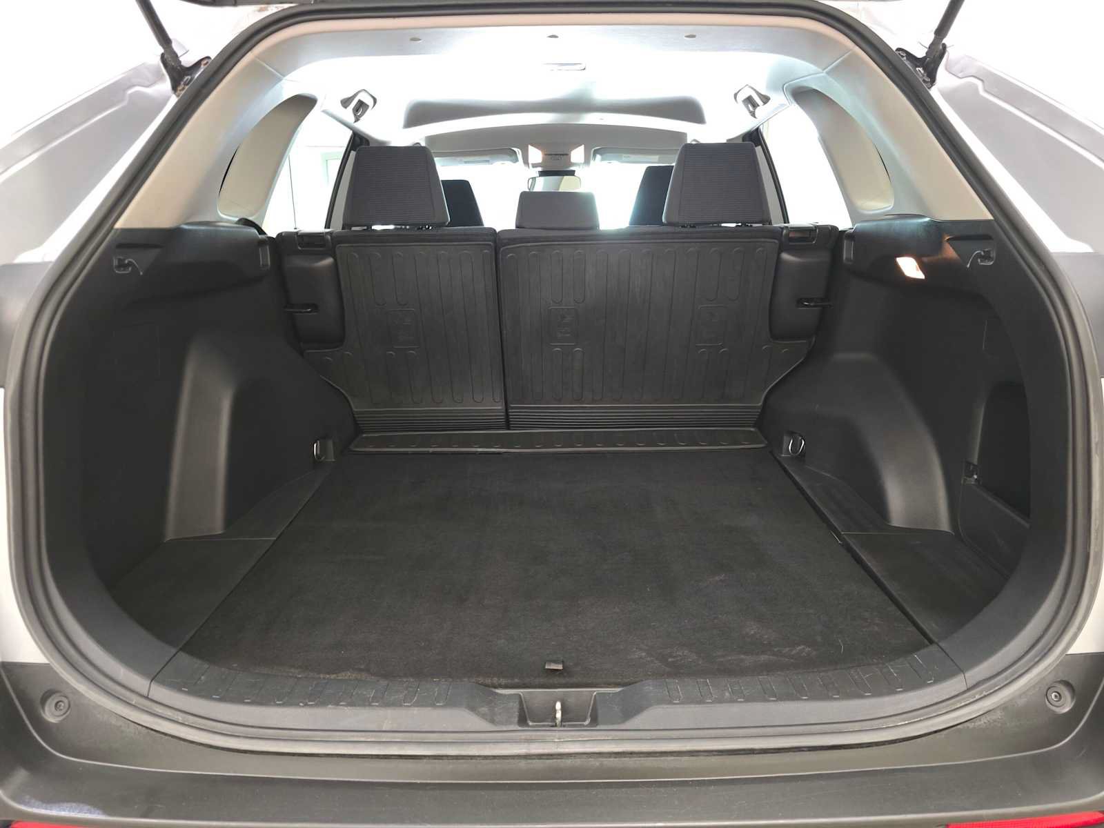 Used 2019 Toyota RAV4 LE w/ All Weather Liner Package AWD/4WD image 29