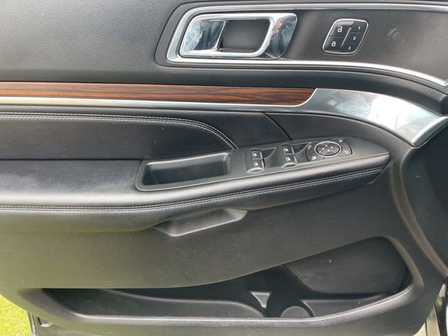 Used 2017 Ford Explorer Limited image 19