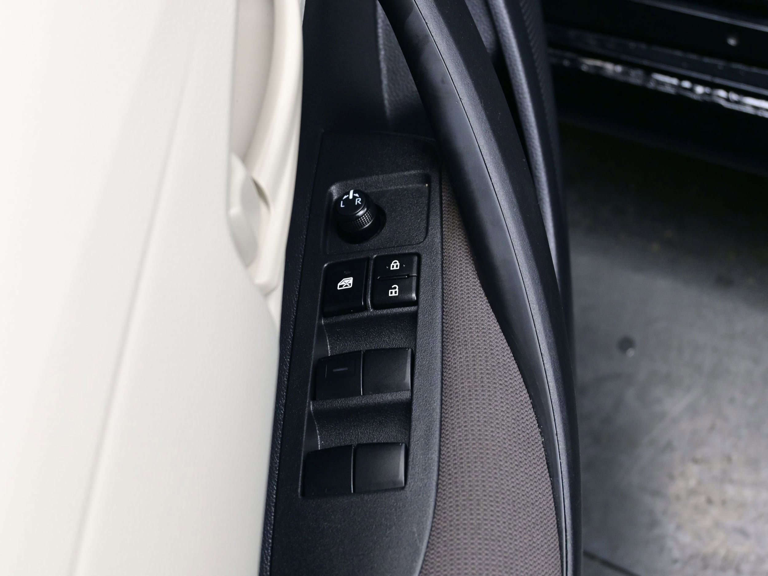 Used 2025 Toyota Corolla LE FWD image 10