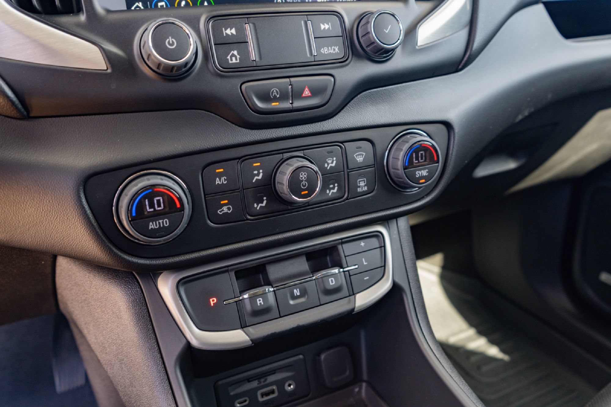 Used 2022 GMC Terrain SLT w/ Infotainment Package II AWD/4WD image 16