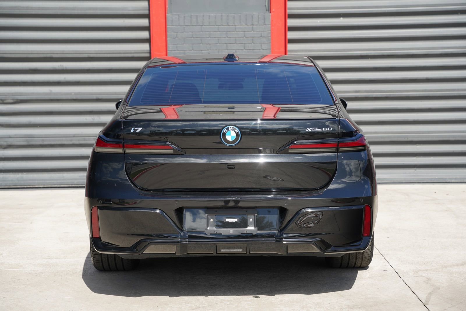 Used 2023 BMW i7 xDrive60 w/ Executive Package 2 AWD/4WD image 10