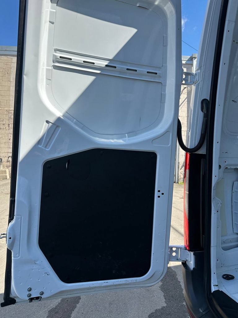 Used 2024 Mercedes-Benz Sprinter 2500 w/ Acoustic Package image 20