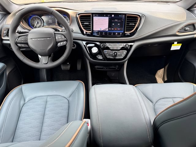 New 2027 Chrysler Pacifica Pinnacle w/ Theater Group FWD image 17