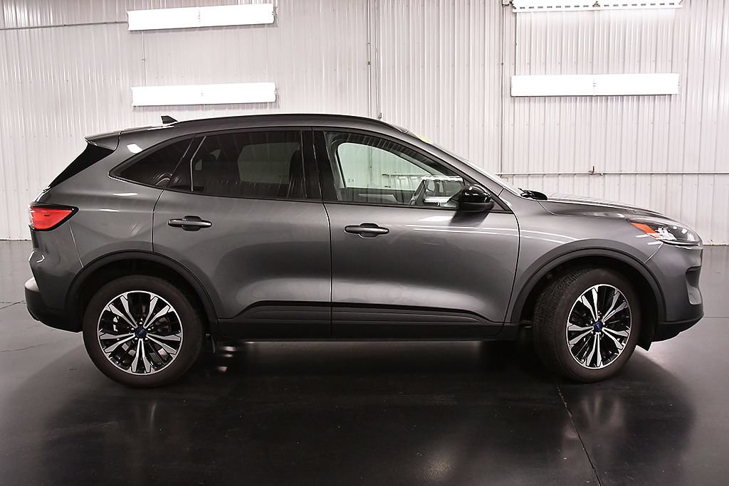 Used 2022 Ford Escape SE w/ SE Sport Appearance Package AWD/4WD image 9