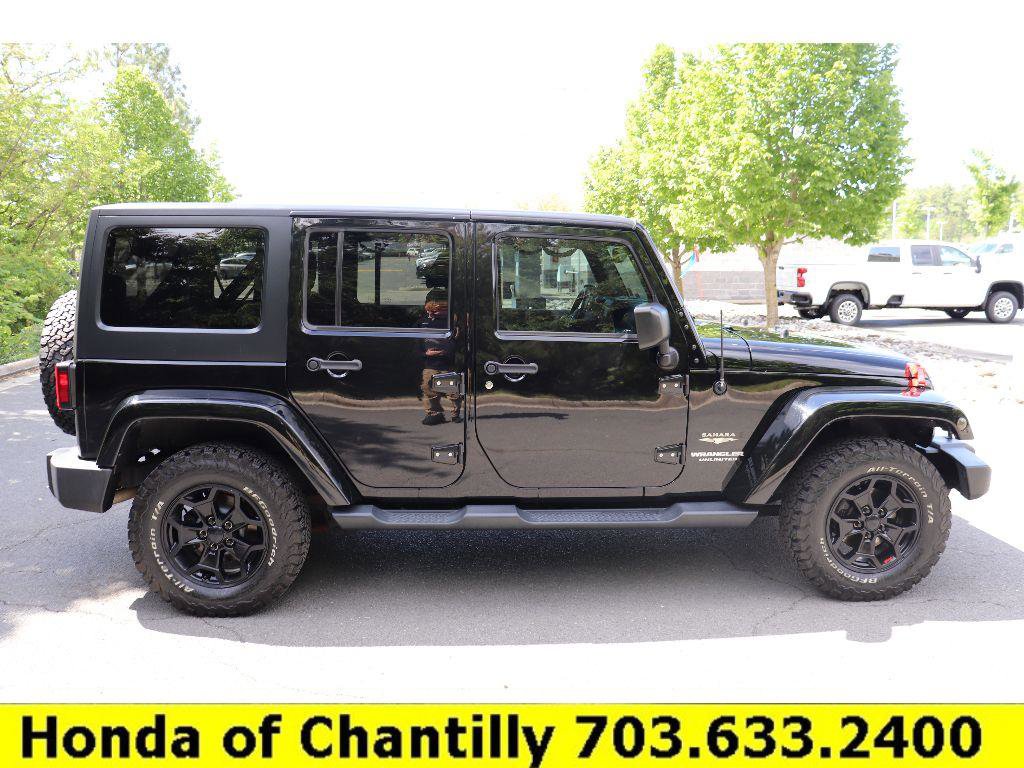 Used 2015 Jeep Wrangler Unlimited Sahara w/ Connectivity Group AWD/4WD image 8