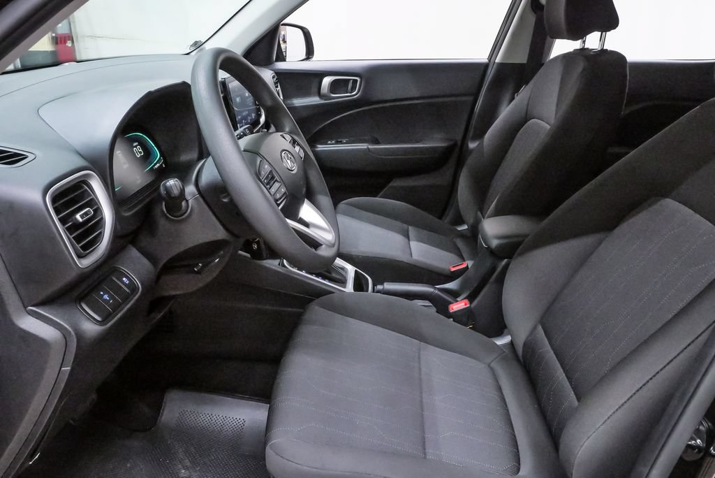 Certified 2024 Hyundai Venue SE FWD image 9