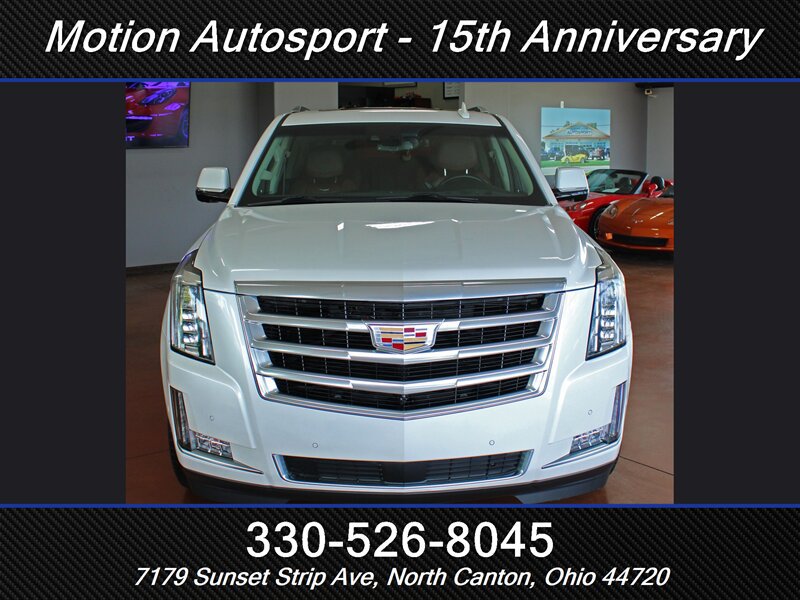Used 2017 Cadillac Escalade Premium Luxury AWD/4WD image 4