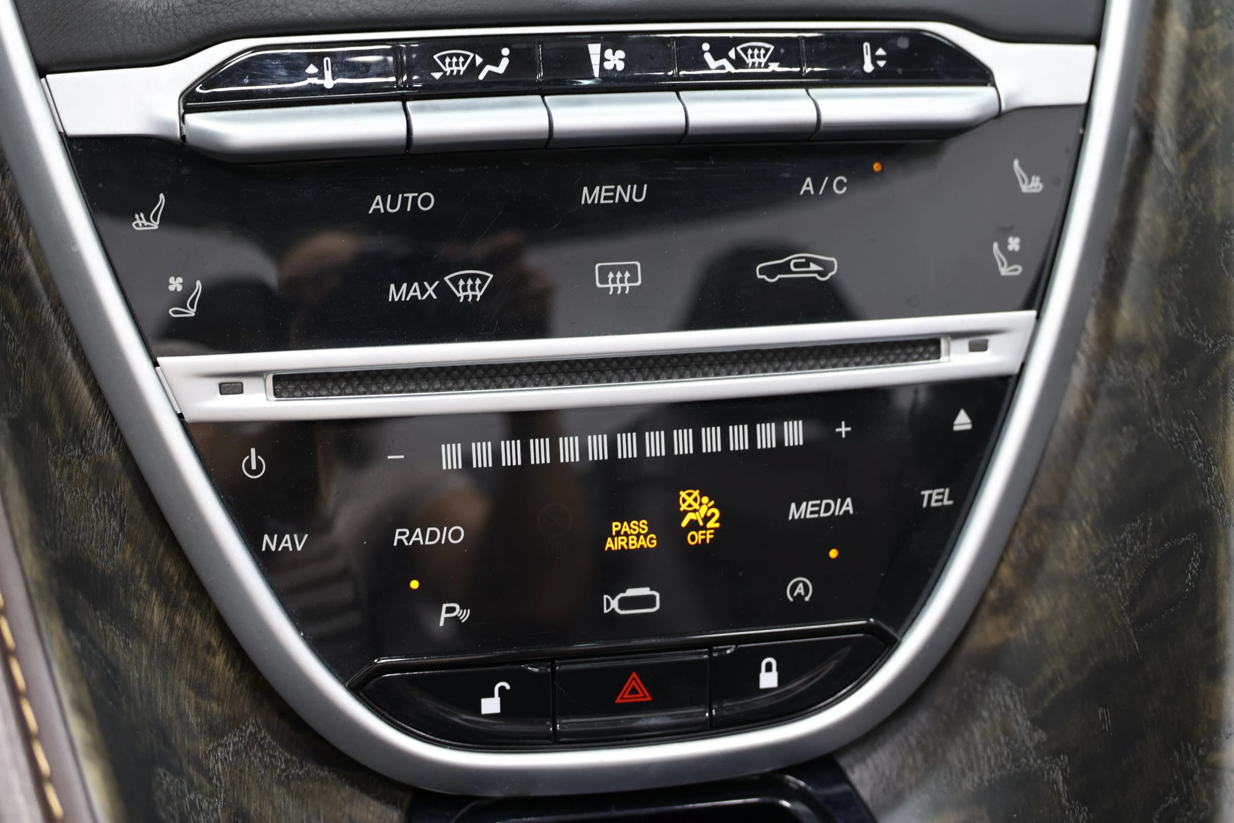 Used 2019 Aston Martin DB11 Volante RWD image 41