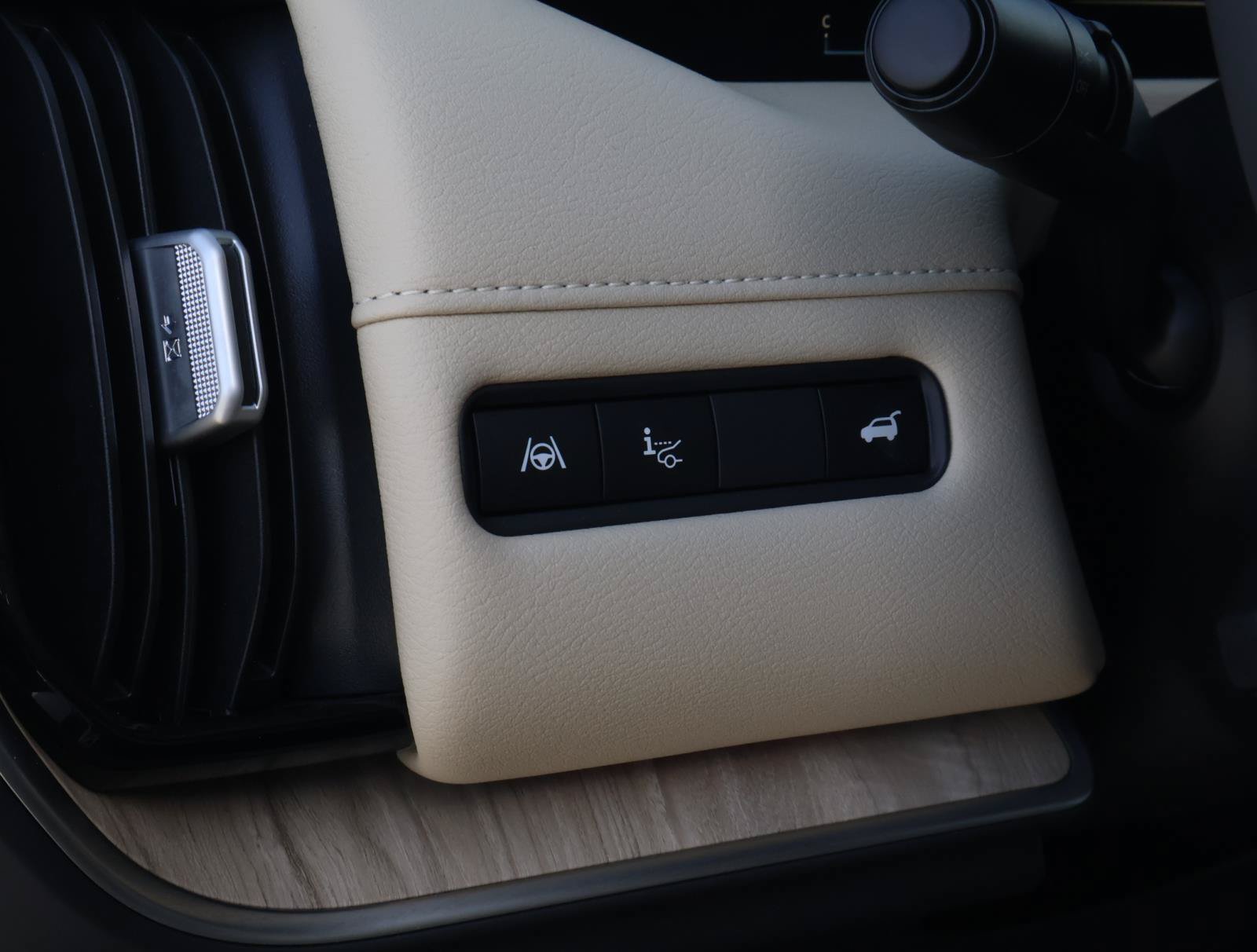 Used 2025 Nissan Armada Platinum Reserve RWD image 25