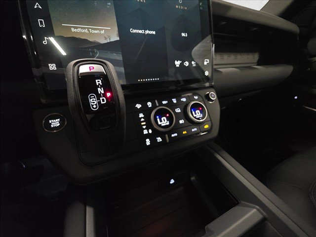 New 2026 Land Rover Defender 130 X-Dynamic SE AWD/4WD image 26