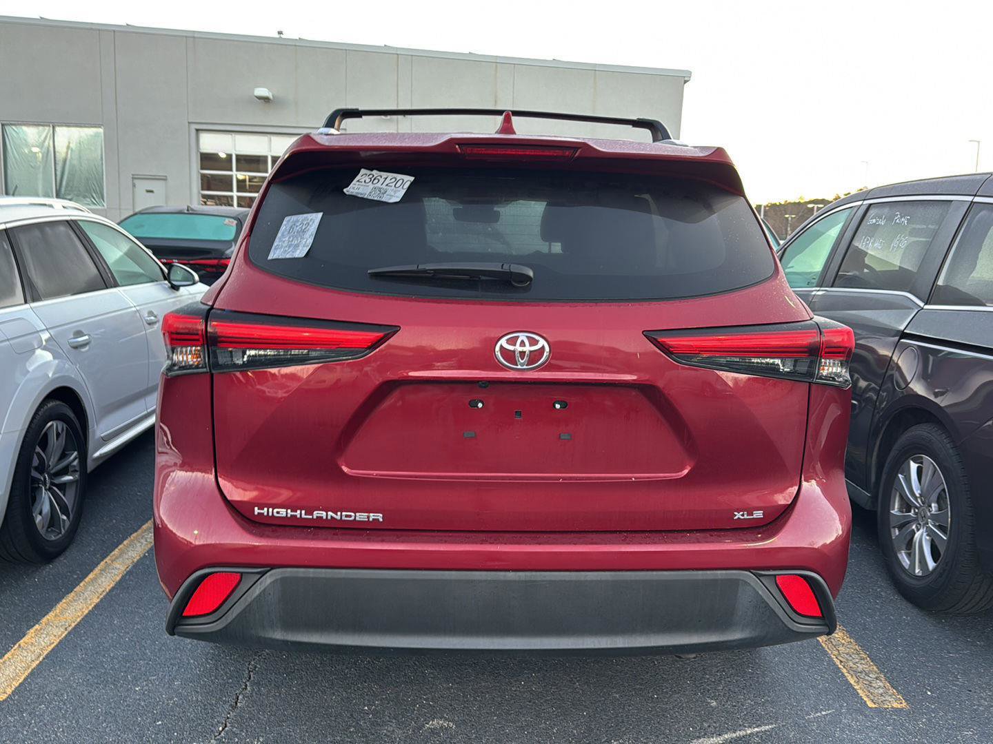 Used 2022 Toyota Highlander XLE image 5