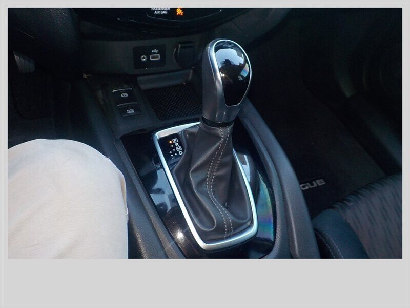 Used 2019 Nissan Rogue SV w/ Premium Package image 26