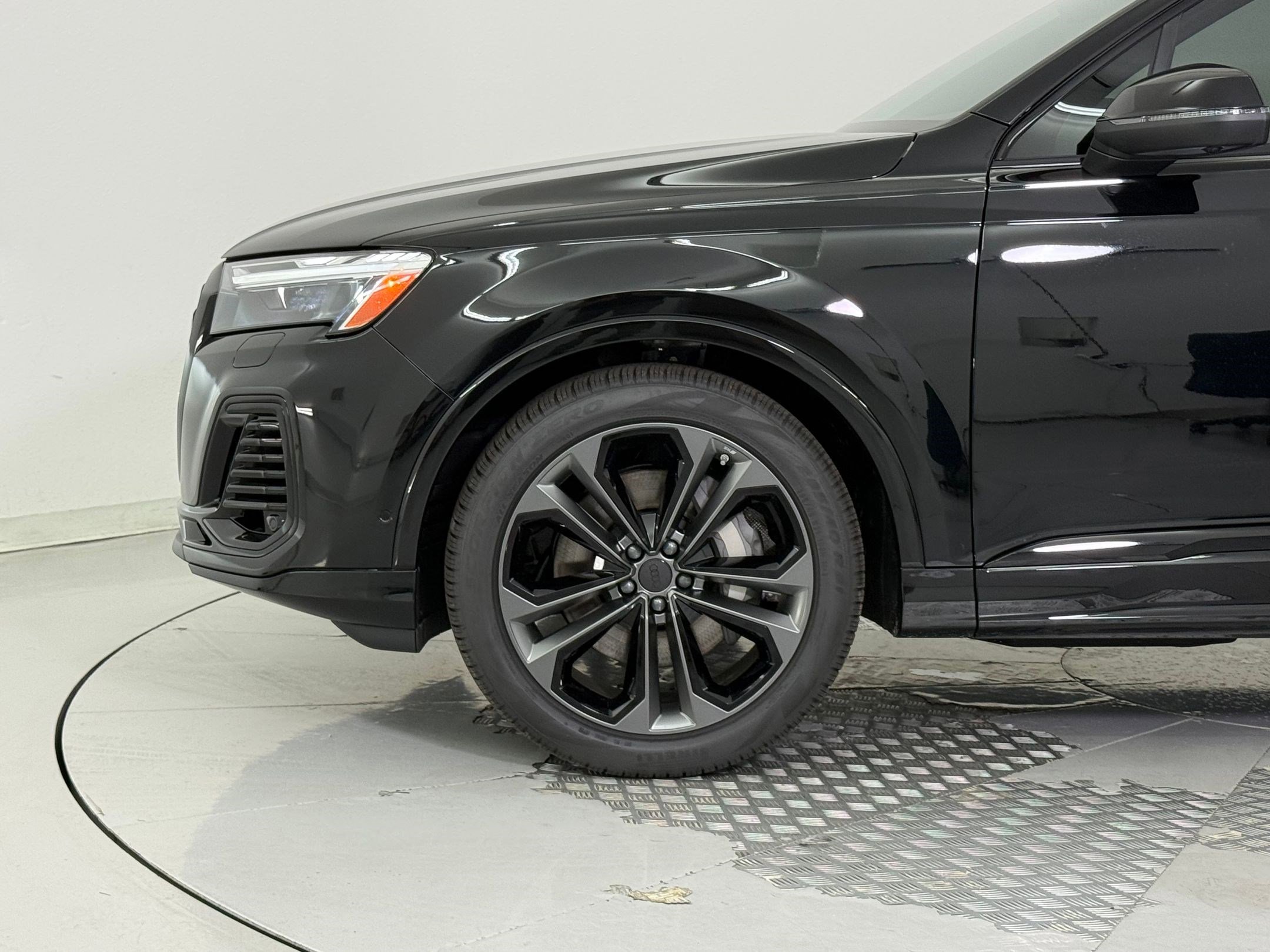 New 2026 Audi Q7 3.0T Premium Plus AWD/4WD image 24