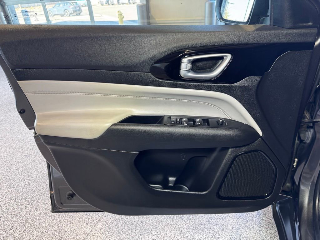 Used 2023 Jeep Compass Limited image 20