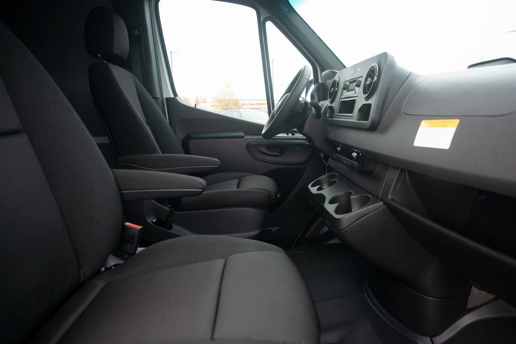 Used 2025 Mercedes-Benz Sprinter 2500 image 33