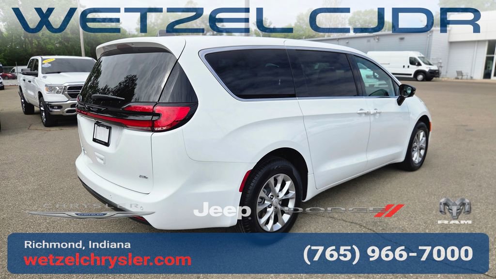 New 2027 Chrysler Pacifica Select AWD/4WD image 7
