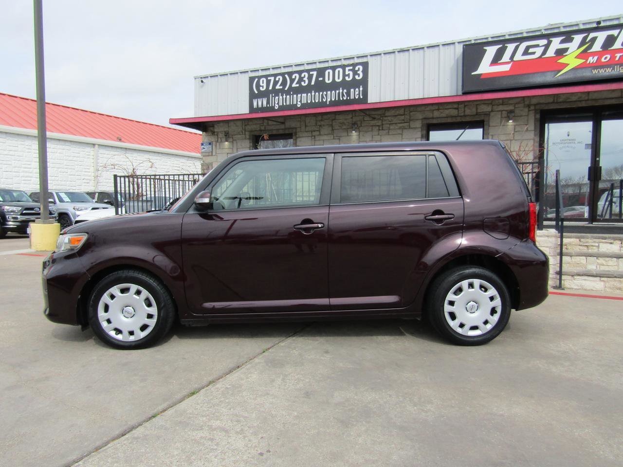 Used 2015 Scion xB image 2
