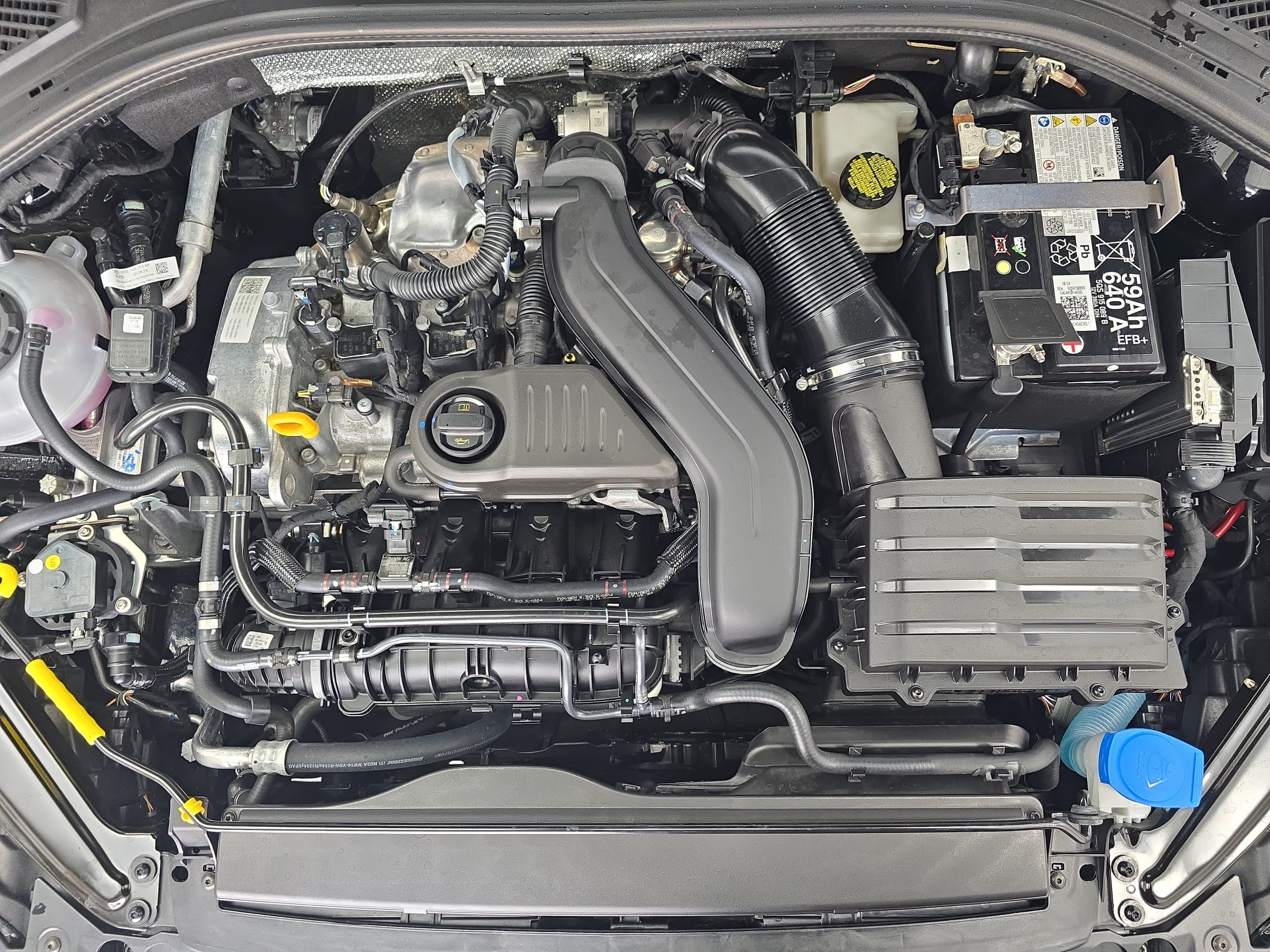 Certified 2025 Volkswagen Jetta SE FWD image 30