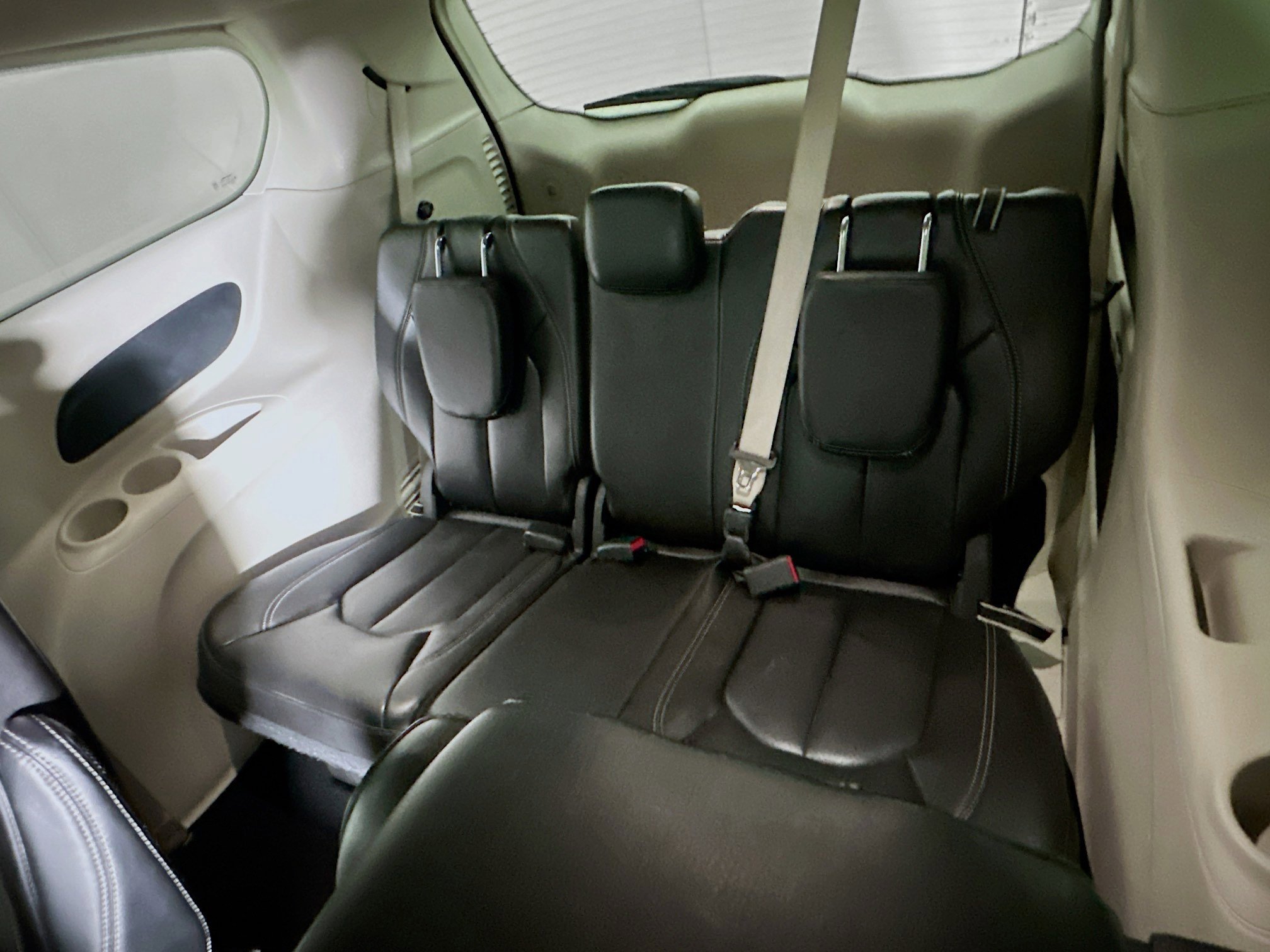 Used 2023 Chrysler Pacifica Touring-L image 28