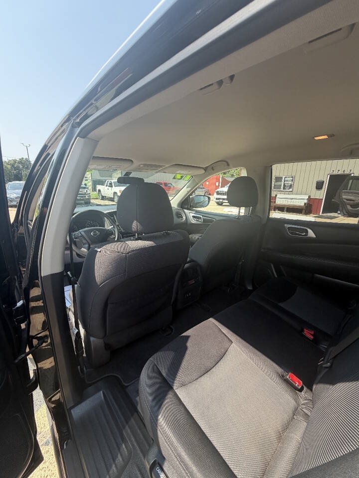 Used 2019 Nissan Pathfinder S AWD/4WD image 17