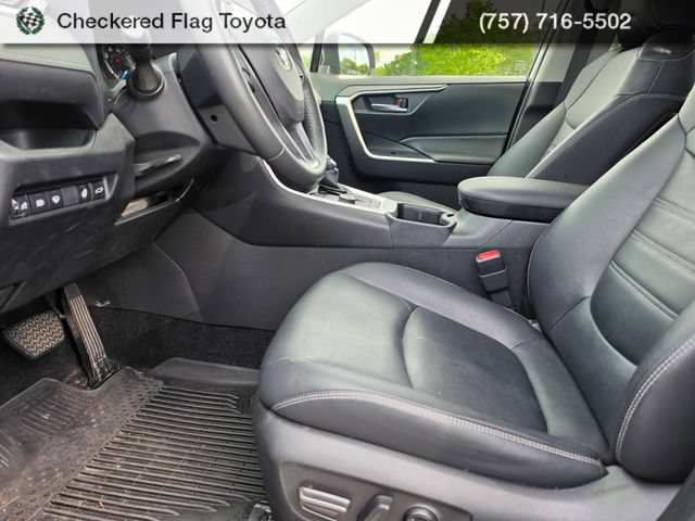 Used 2022 Toyota RAV4 XLE Premium AWD/4WD image 9