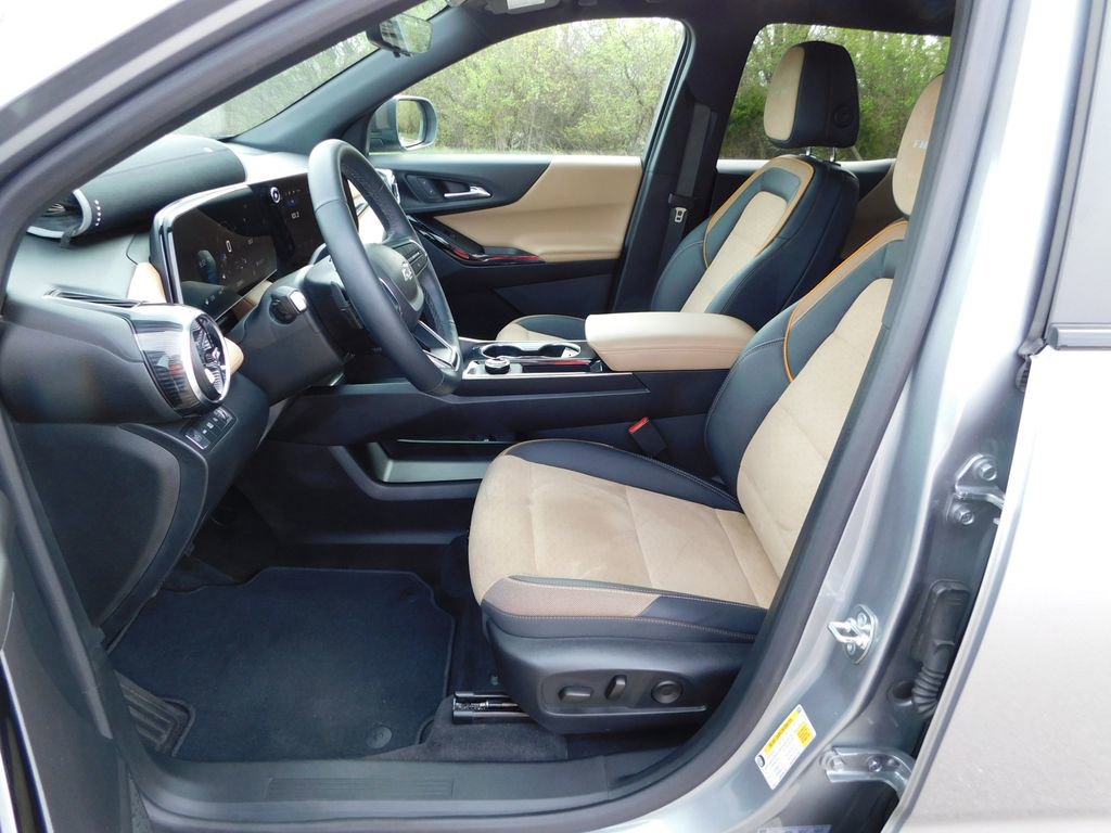 Used 2025 Chevrolet Equinox ACTIV w/ Safety and Technology Package image 12