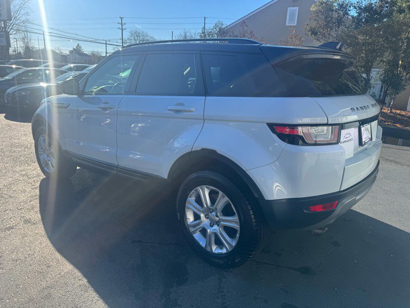 Used 2017 Land Rover Range Rover Evoque SE image 4