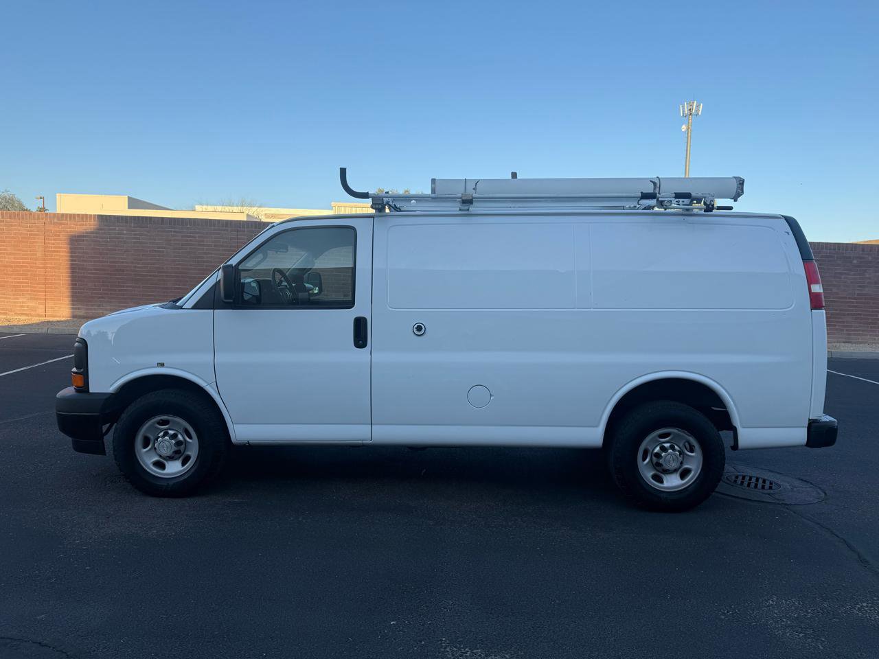 Used 2017 Chevrolet Express 2500 RWD image 6