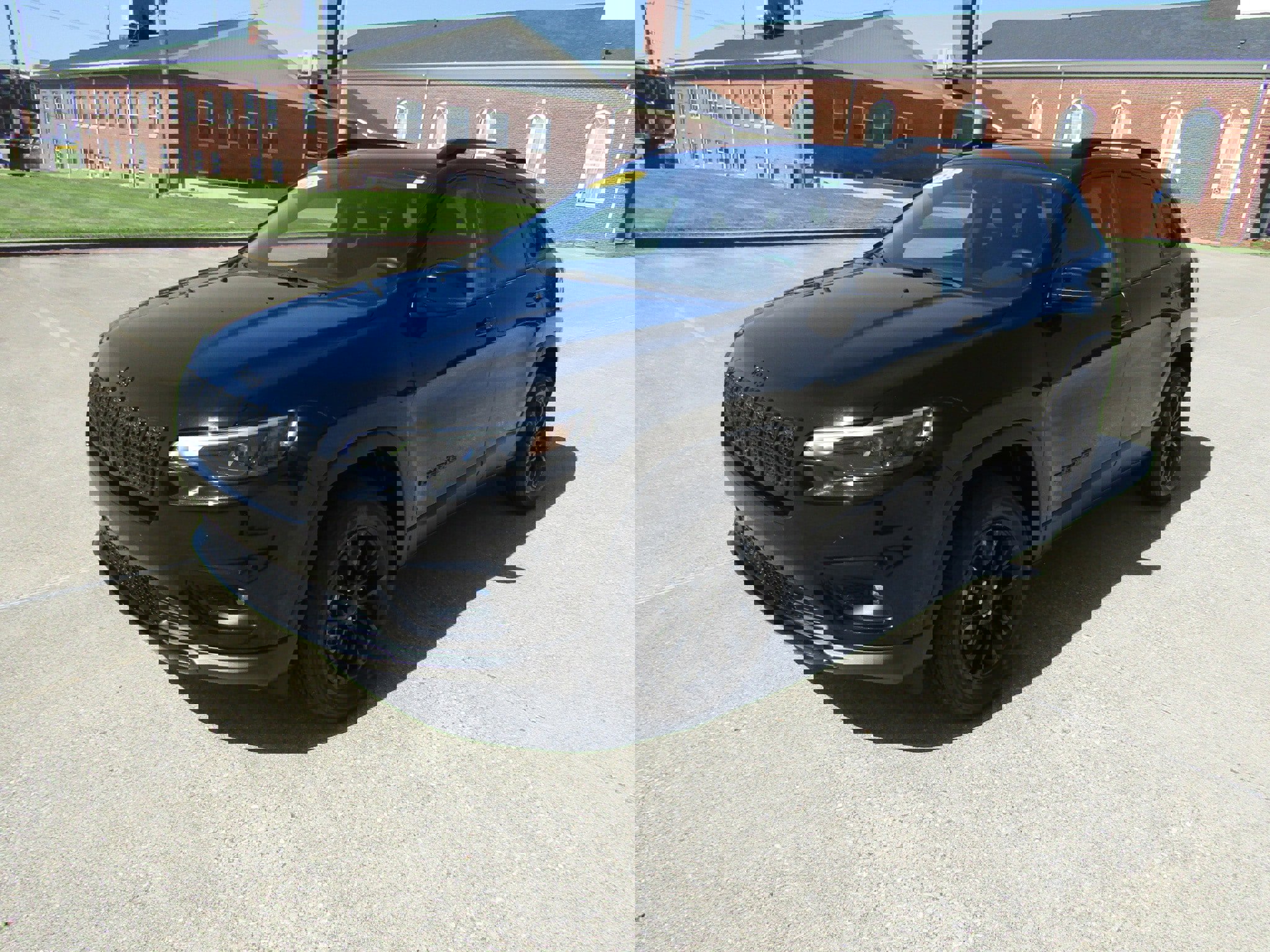 Used 2023 Jeep Cherokee Altitude Lux image 7