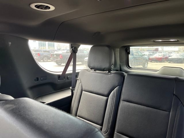 Used 2022 Chevrolet Suburban Z71 w/ Luxury Package AWD/4WD image 18