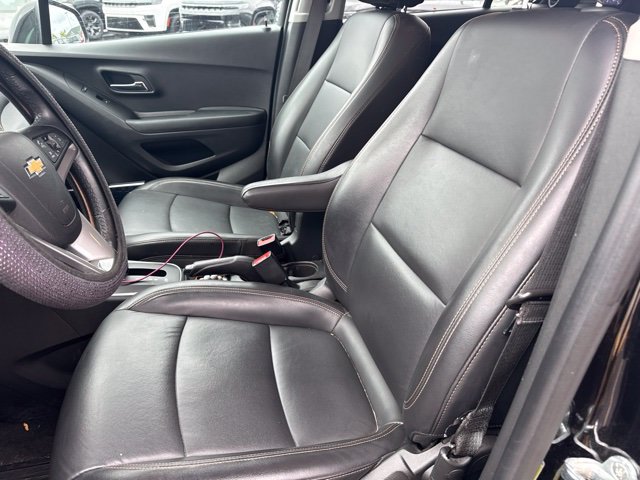 Used 2021 Chevrolet Trax LT w/ Redline Edition AWD/4WD image 10