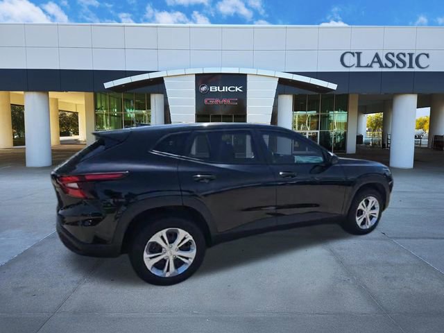 Used 2026 Chevrolet Trax LS FWD image 9