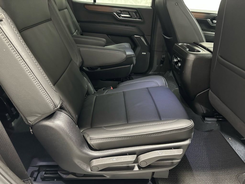 Used 2025 GMC Yukon Denali w/ Sun & Power Step Package image 50
