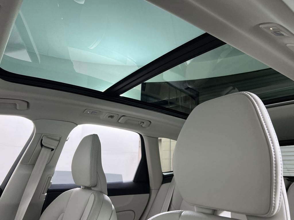 New 2026 Volvo XC60 B5 Ultra w/ Protection Package Premier image 14