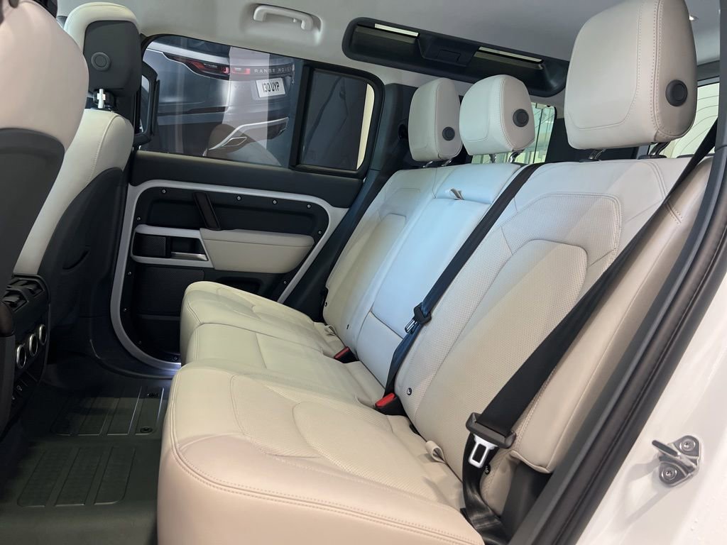 New 2024 Land Rover Defender 110 SE AWD/4WD image 15