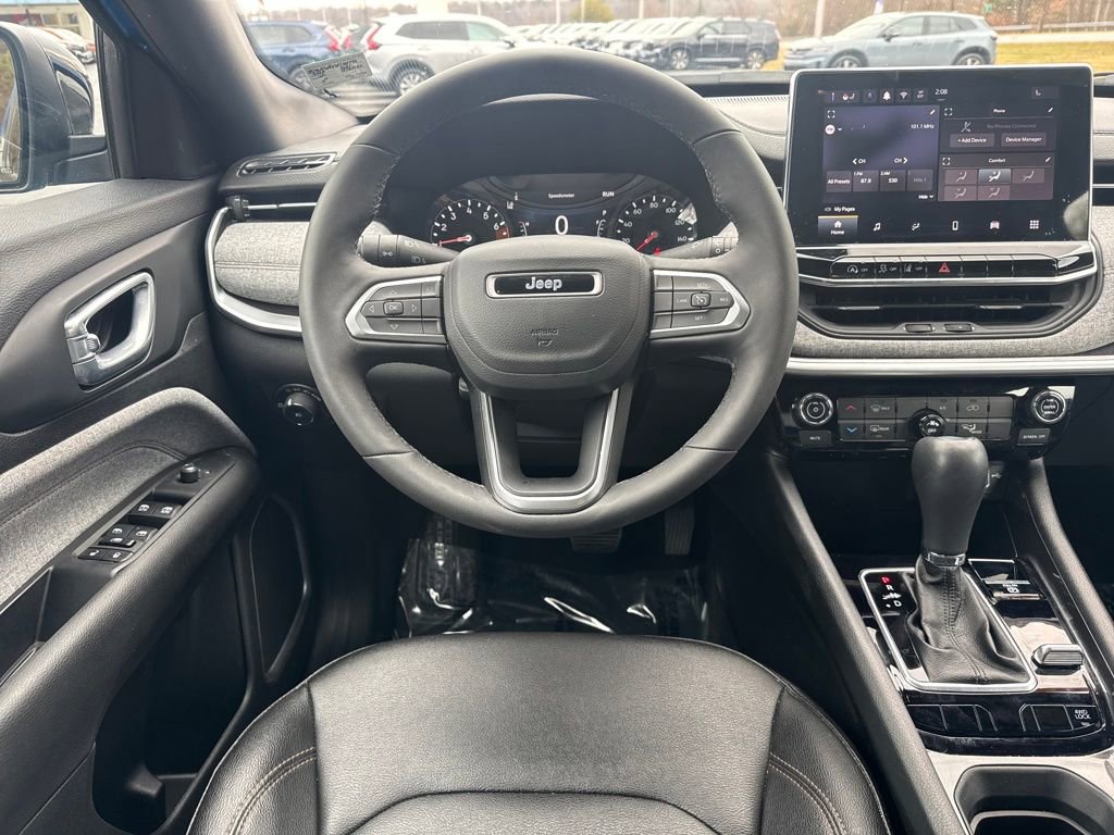 Used 2024 Jeep Compass Latitude image 16