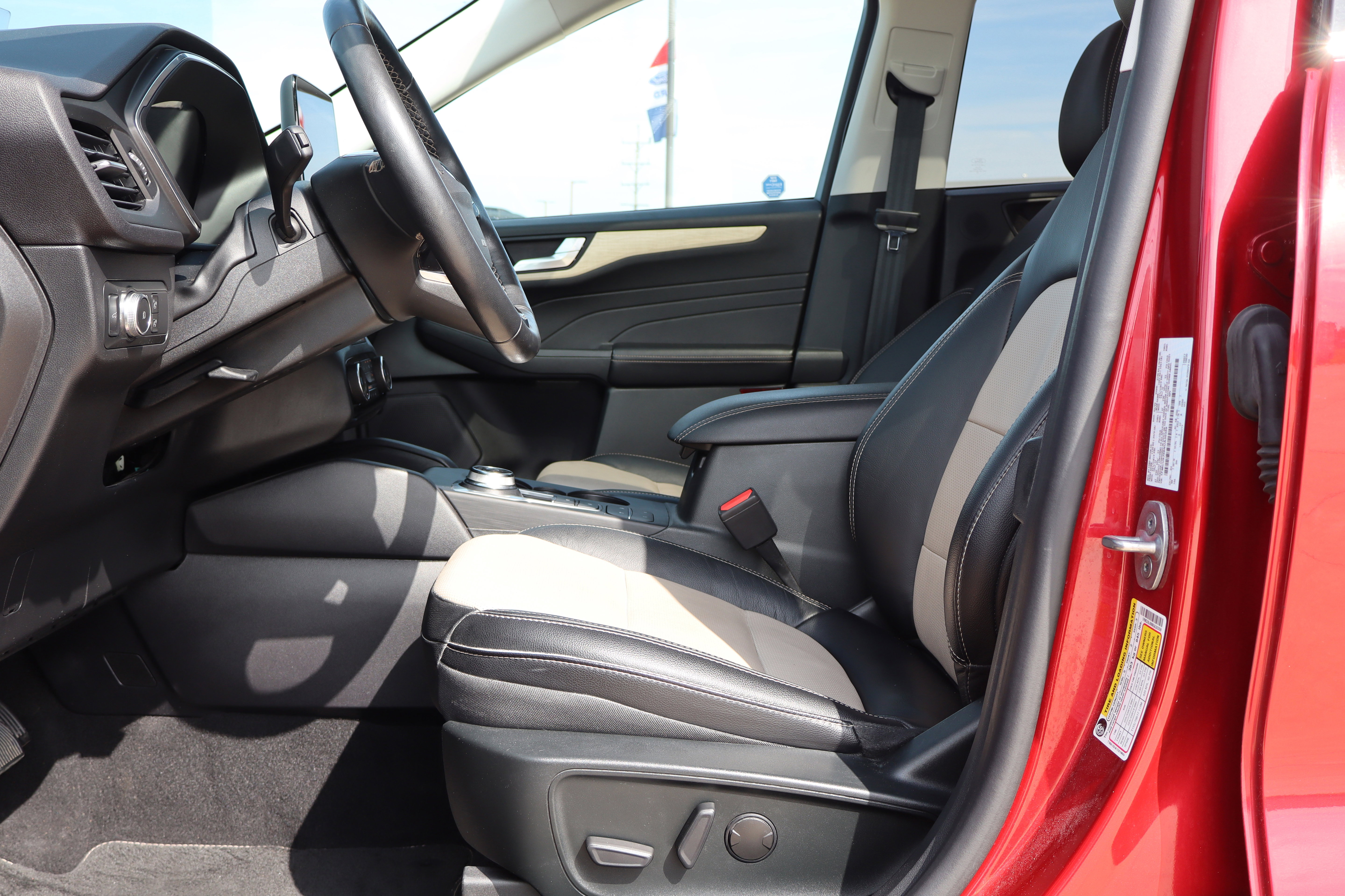 Used 2022 Ford Escape Titanium w/ Titanium Elite Package image 10