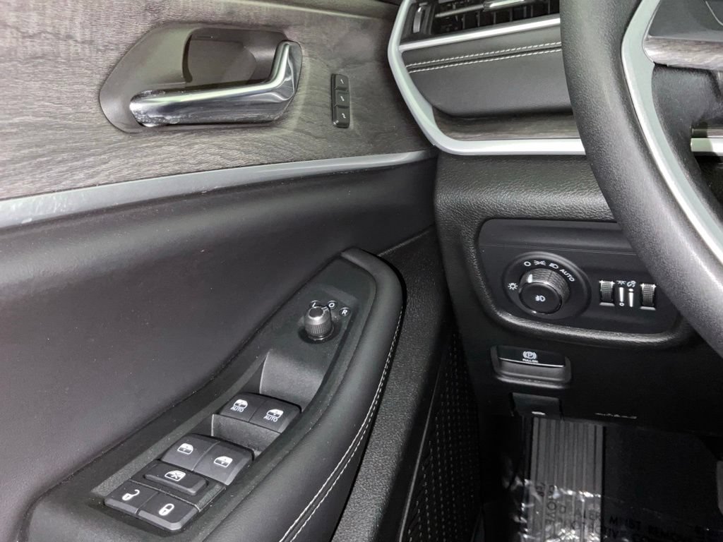 Used 2024 Jeep Grand Cherokee Limited w/ Black Appearance Package AWD/4WD image 20