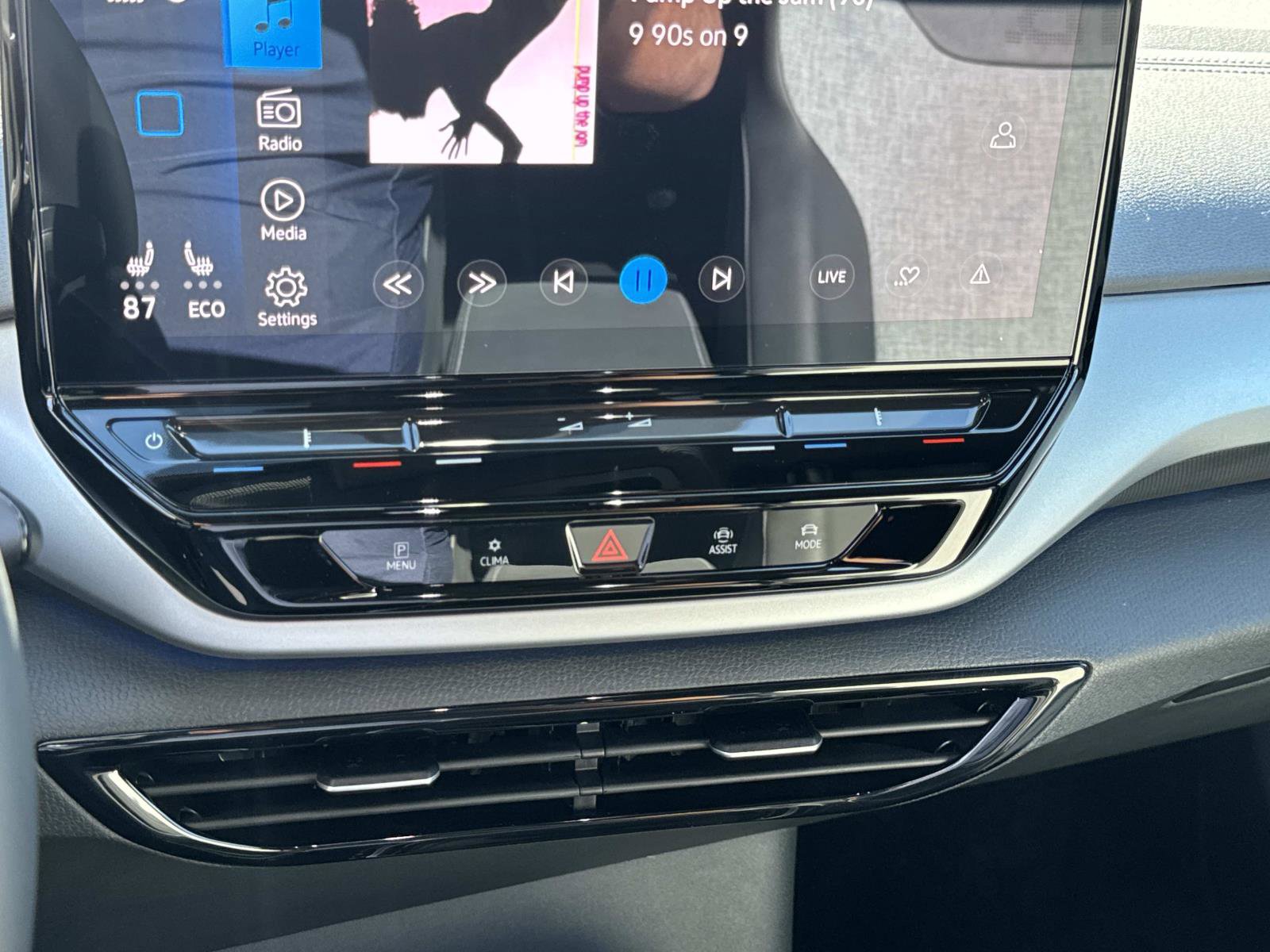 Certified 2024 Volkswagen ID.4 2WD image 18