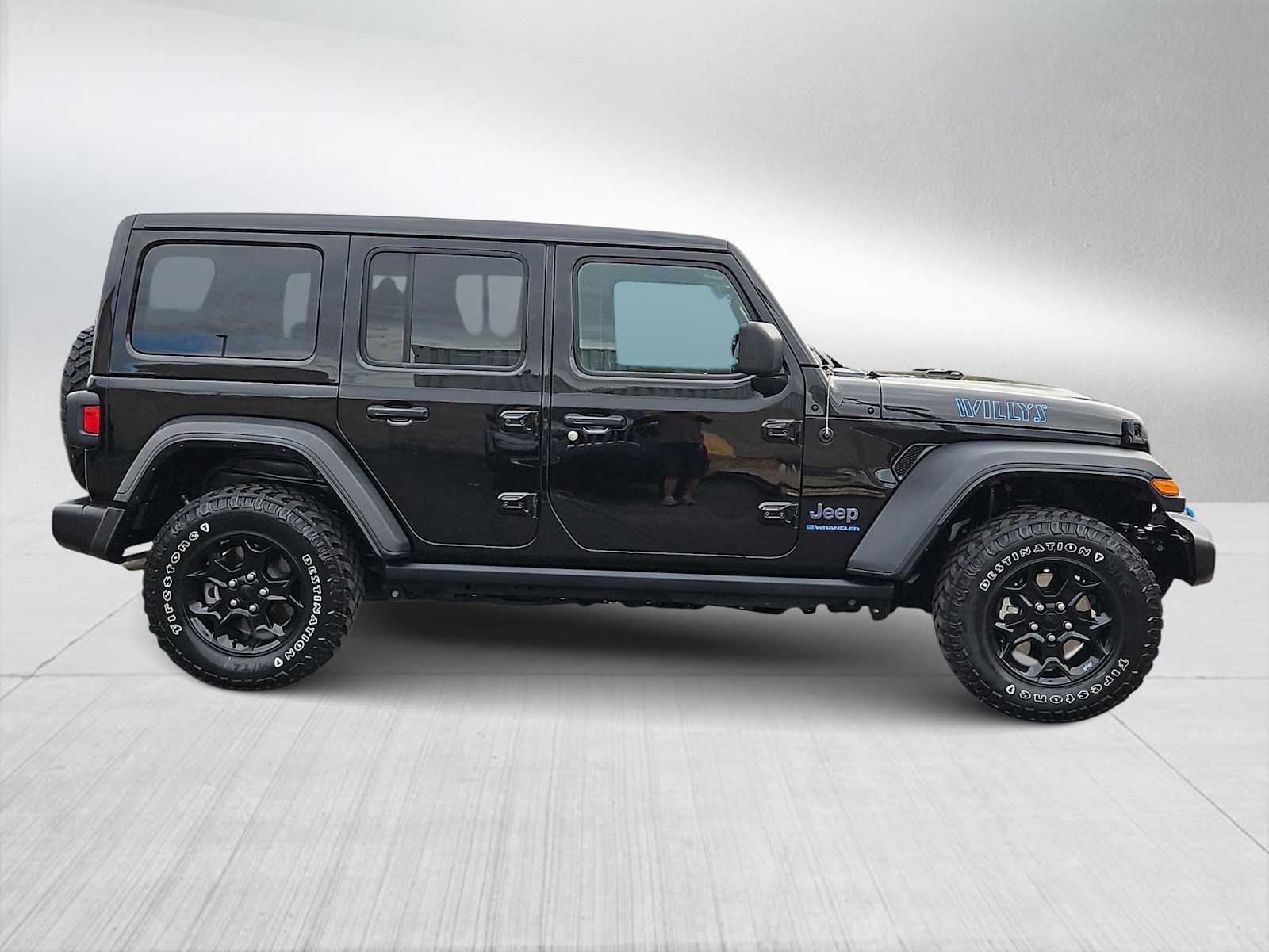Used 2023 Jeep Wrangler Unlimited w/ Sun & Screen Package image 9