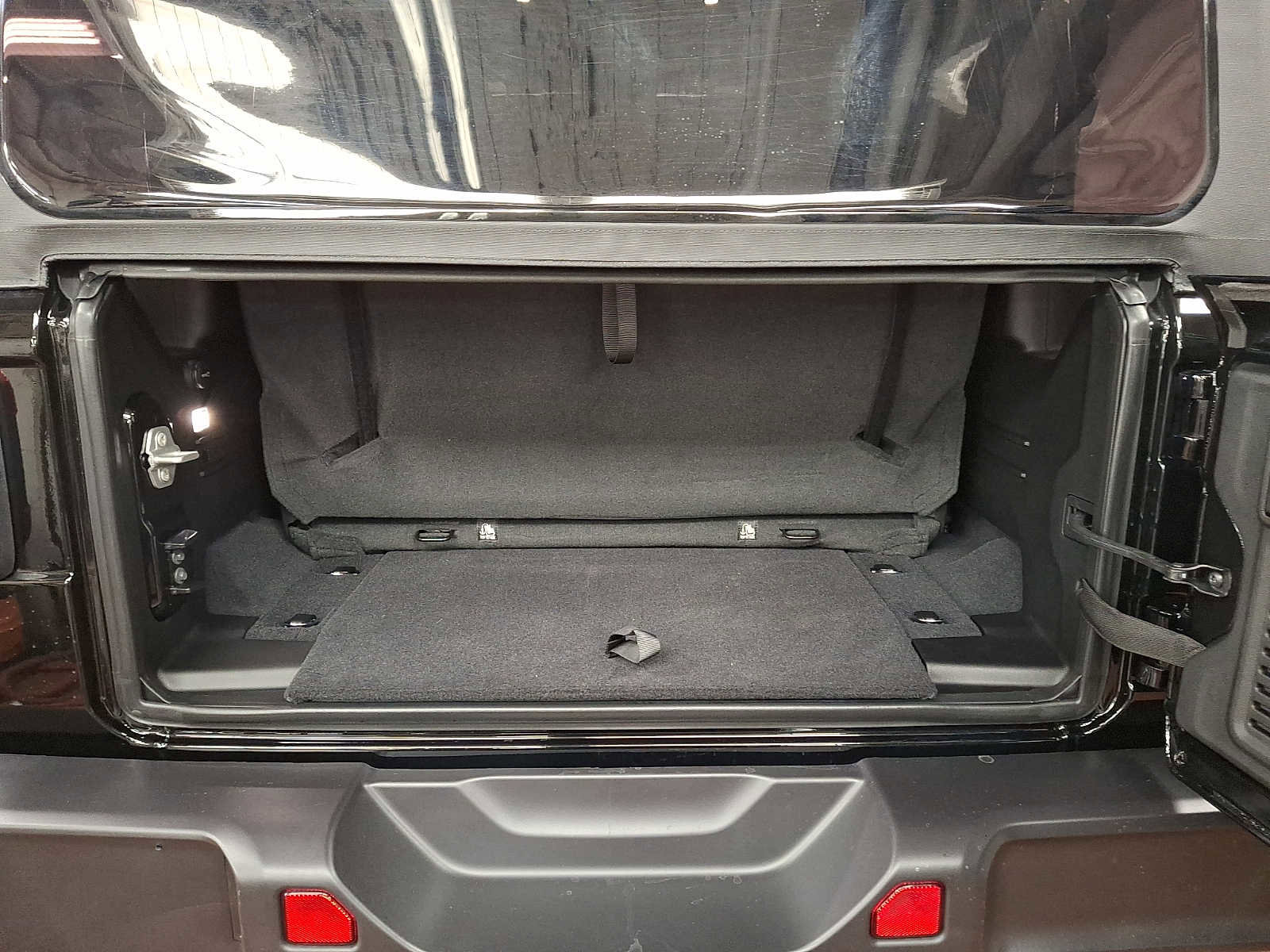 Used 2025 Jeep Wrangler Rubicon w/ Xtreme 35 Tire Package image 27