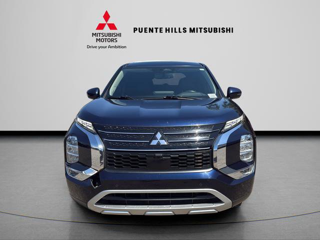 Used 2022 Mitsubishi Outlander SE image 2